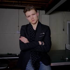 Meet your Posher, Max